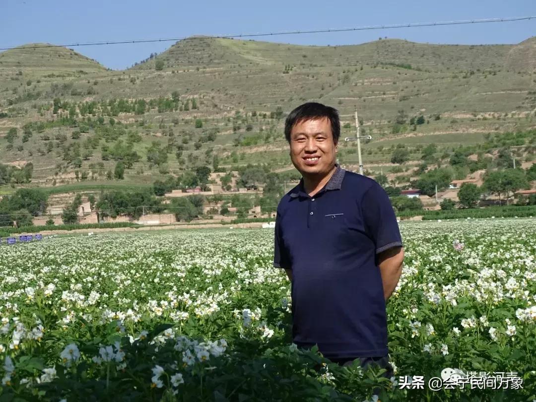 喜见斯人真福气，得和红玉缔良缘