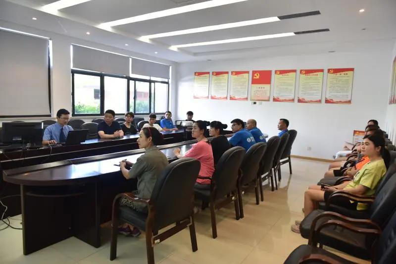 普法宣传进乡镇送法下乡暖人心,普法活动送法进校园