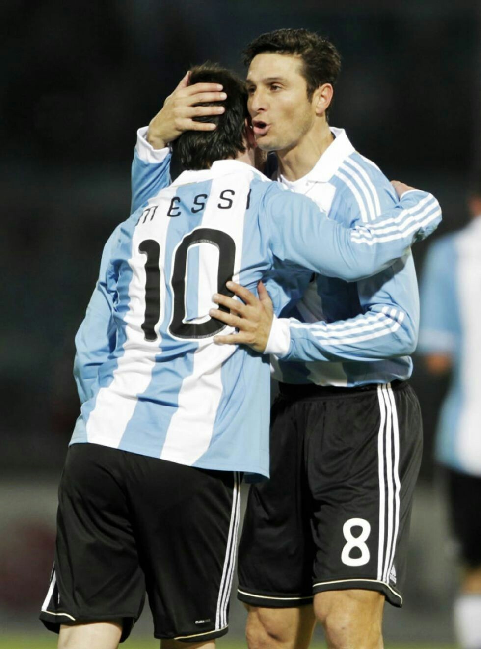 国际米兰球星萨内蒂图片,国米欧冠萨内蒂图文