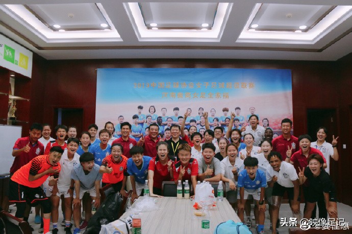 谁说女子不如男足球裁判,谁说女子不如男女足