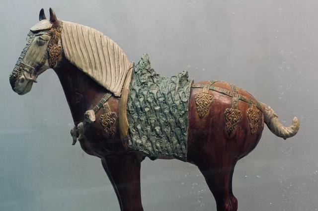 唐三彩有什么文化意义,唐三彩的特点艺术价值