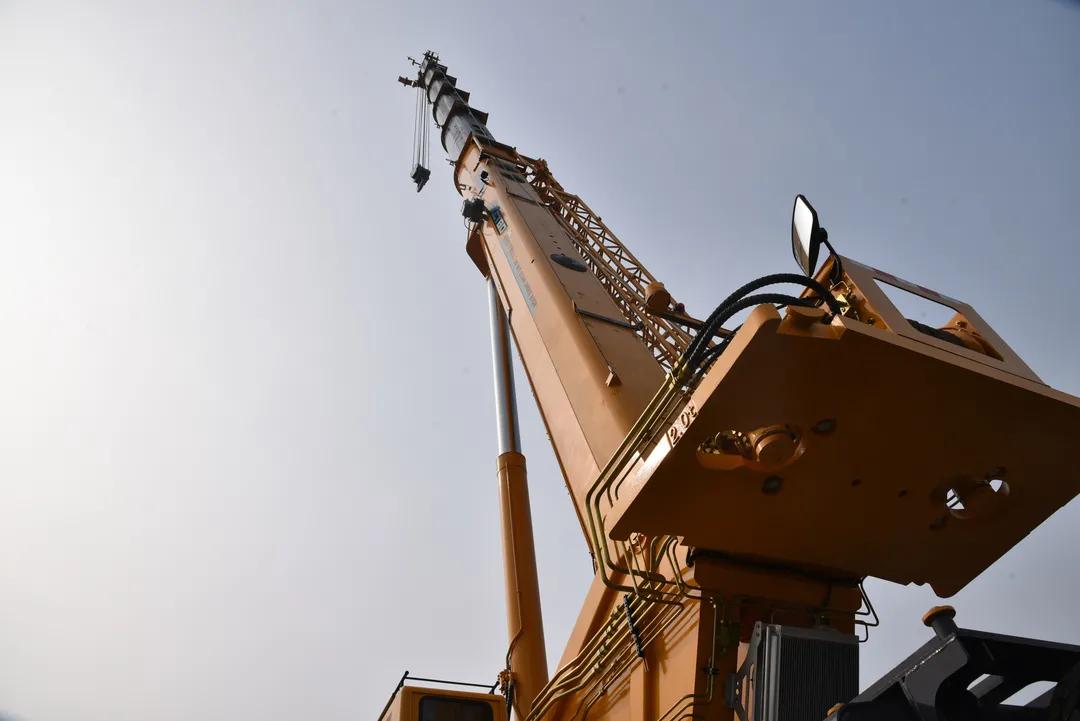 新款80吨吊车参数一览表,国内最先进的80吨吊车