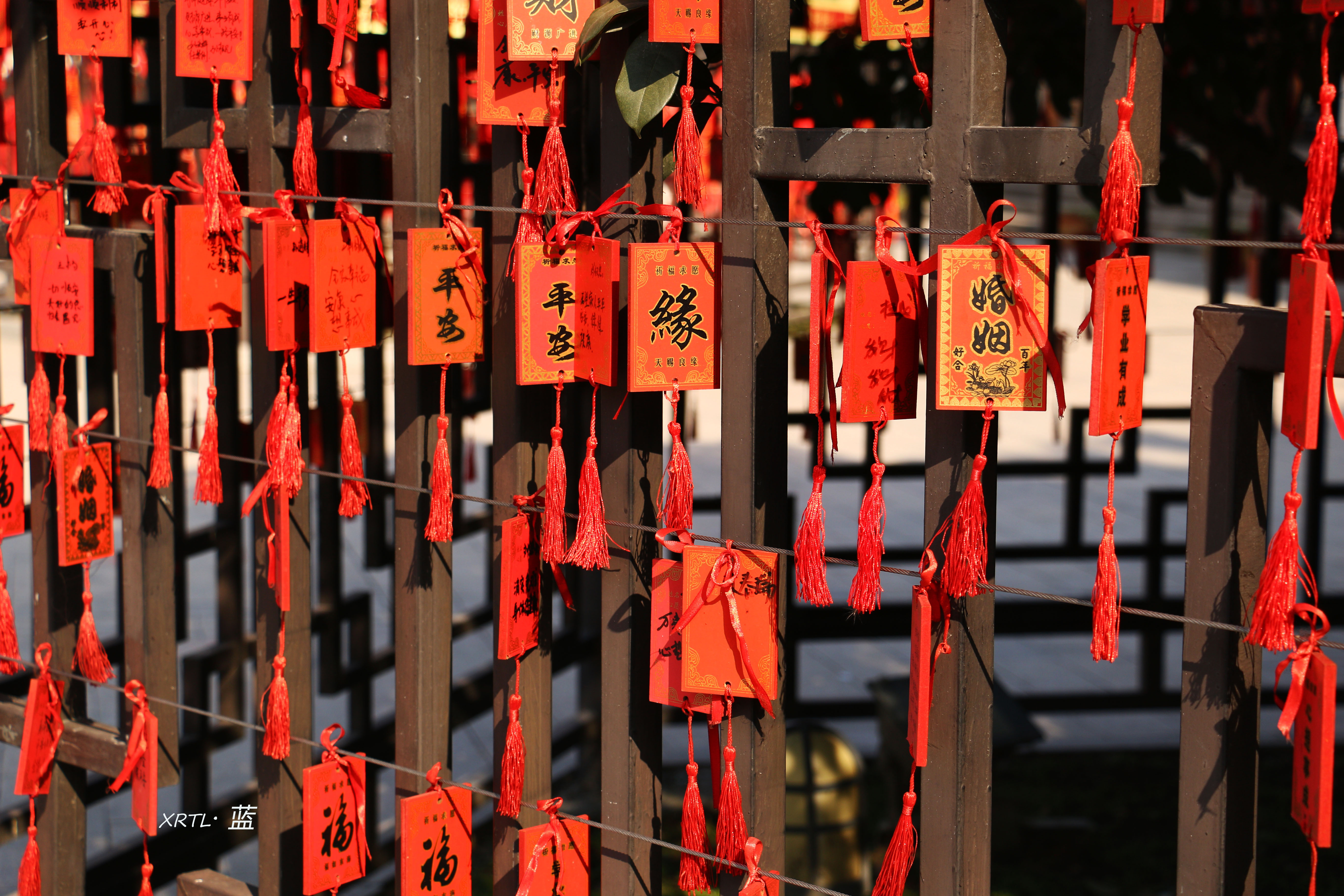 一座历史悠久的古寺,悬崖下的名刹古寺