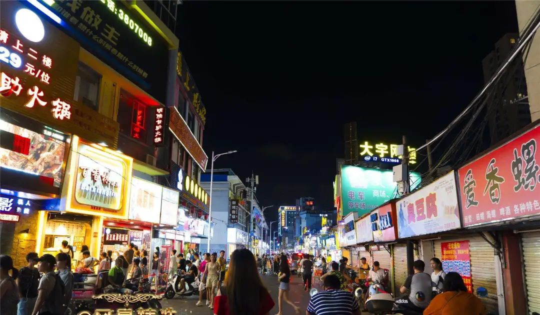 打卡本地人常去的10条美食街,长沙吃货必去的5条美食街推荐