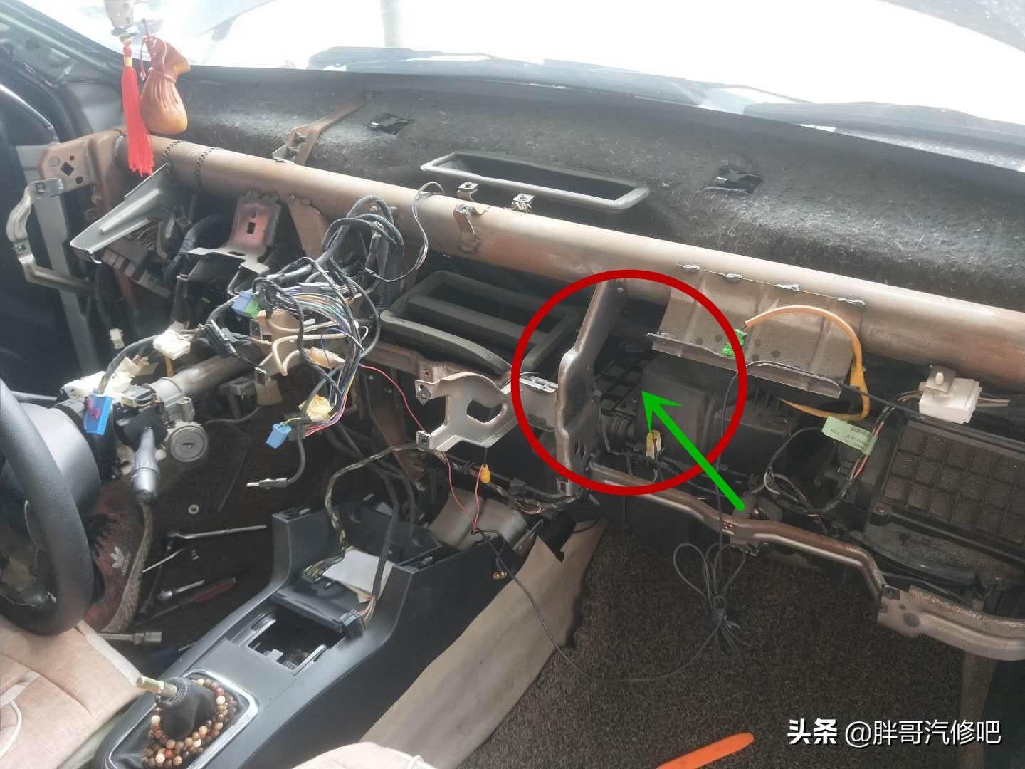 发动机高温缺水加了水又没事了,发动机高温报警防冻液都出来了