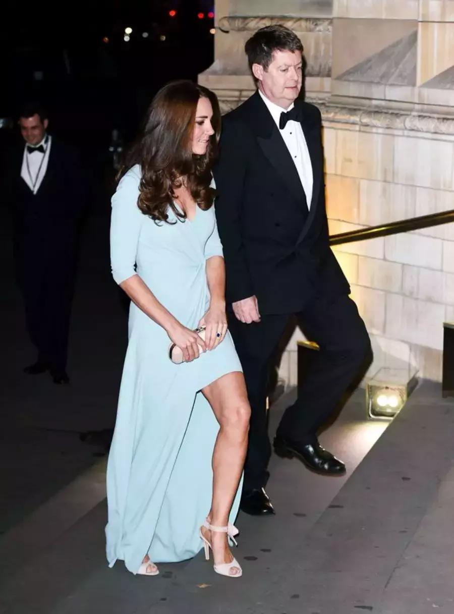 一年带货1.5亿英镑的凯特王妃,却把她最爱的品牌穿倒闭了?