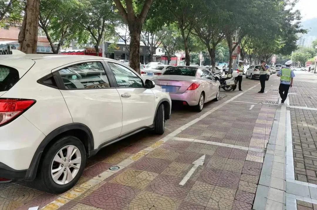 小车抄4遍摩托抄2遍!南安又有一批人因违停抄8113字条例