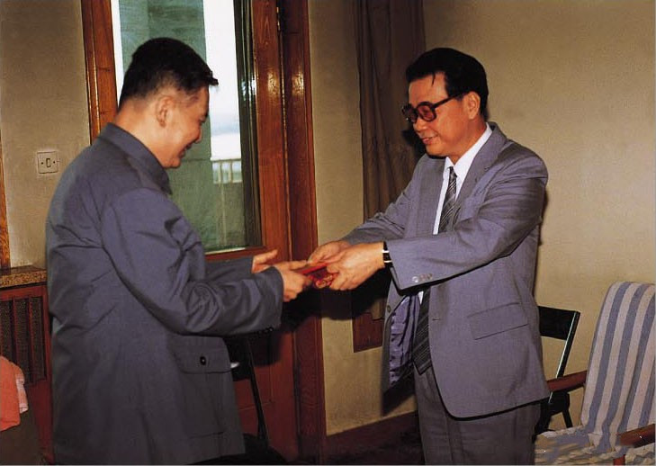 受核辐射的两弹元勋邓稼先,杨振宁邓稼先原子弹