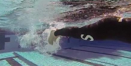 蛙泳错误的翻脚动作,蛙泳蹬腿翻脚不正确怎样纠正