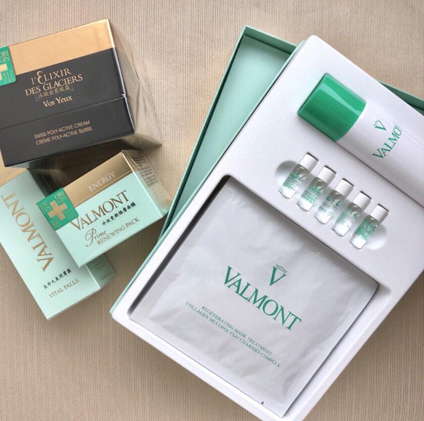 女明星爱脸有多疯狂？张天爱化妆台价值连城，连睡觉都要开美容仪