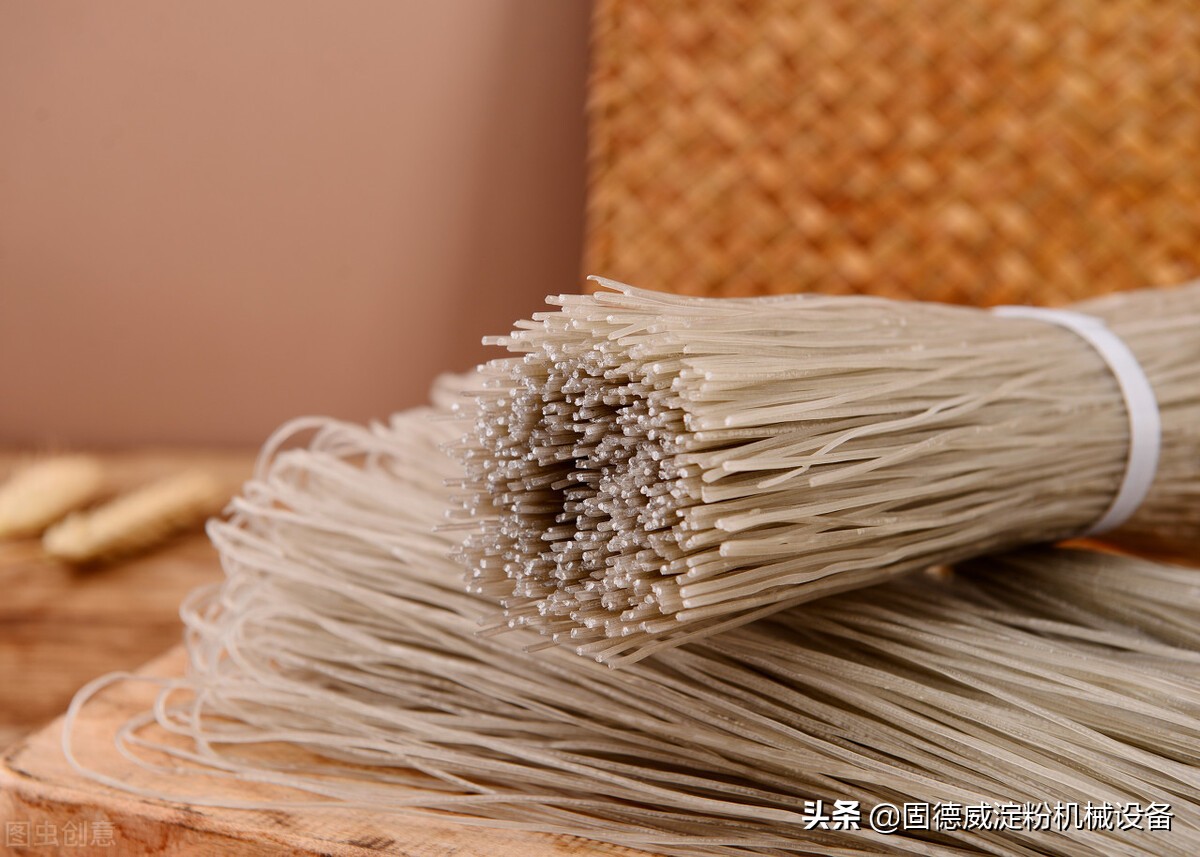 鲜粉条加工机器哪家的好,仿手工红薯粉条机全自动