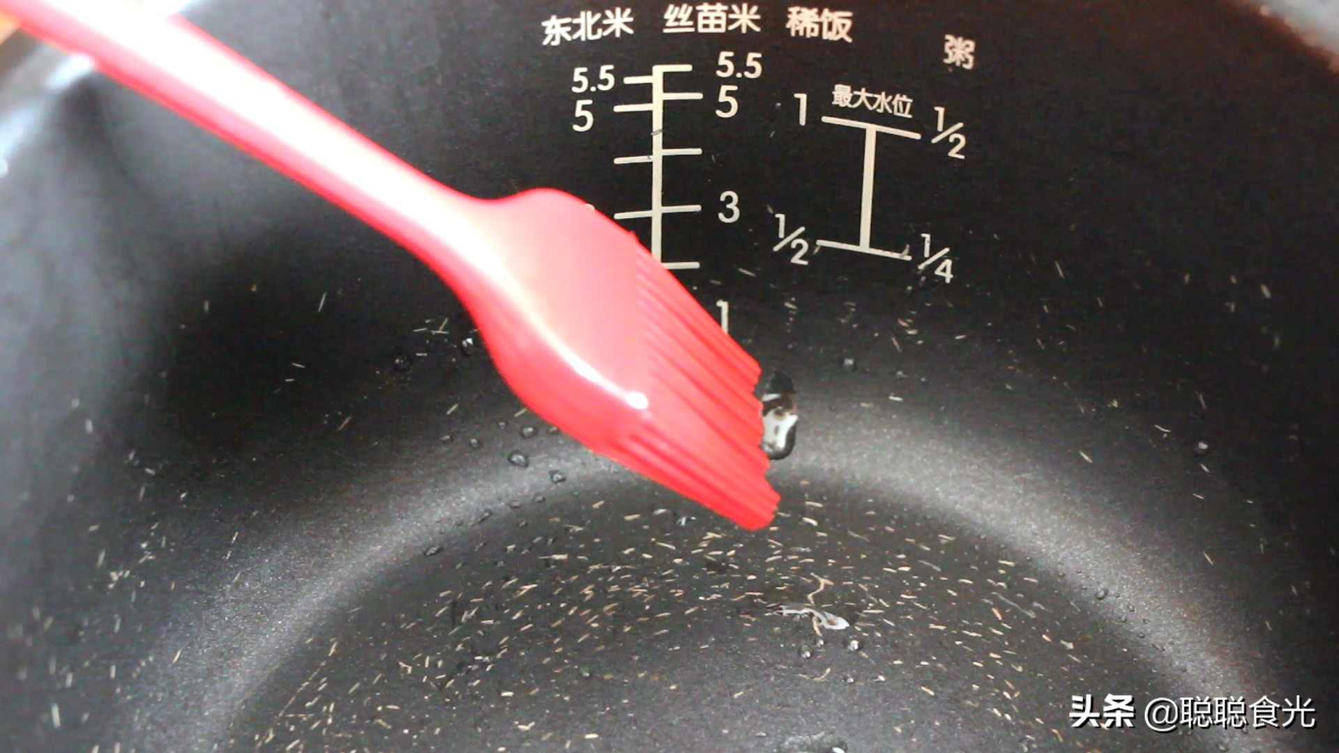 电饭锅煮蛋糕不用打蛋器蓬松不,为什么我做的电饭锅蛋糕不够蓬松