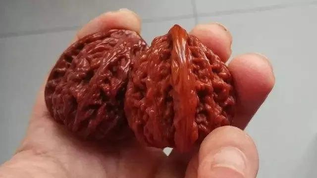 刚收到的文玩核桃刷出来有色差,文玩核桃有色差如何处理