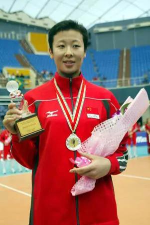 冯坤嫁给泰国女排教练,女排队长冯坤结婚了吗