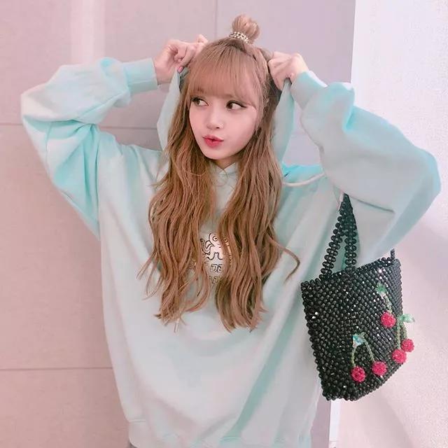 2020冬天流行什么包包款式,今年流行的串珠包