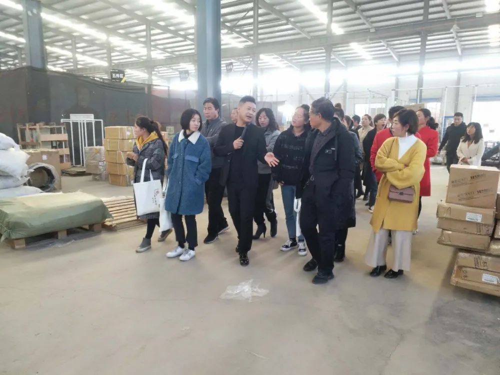 楦块懌鐟炲崕鐜颁唬鐗╂祦鍏徃鏂伴椈,楦块懌鐟炲崕鐜颁唬鐗╂祦鍏徃