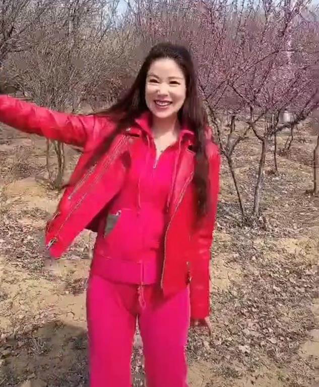 央视主持周炜近况曝光,46岁名嘴周炜近况曝光