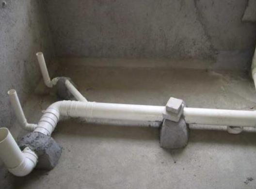 马桶不要随便移位！50岁老师傅良心忠告，要移也得这么做