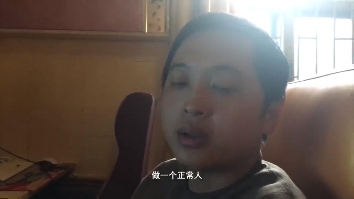 三和大神上一天玩三天，日结100吃4元的面，8块钱网吧包夜