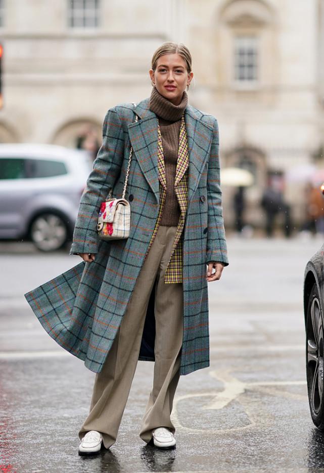 超长款格纹大衣怎么搭配,格纹大衣怎么搭好看