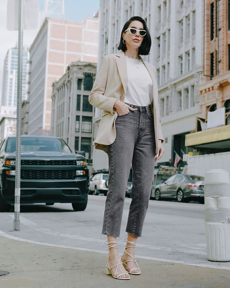 灰色裤子配什么颜色上衣最好看,灰色裤子配什么色的上衣好看