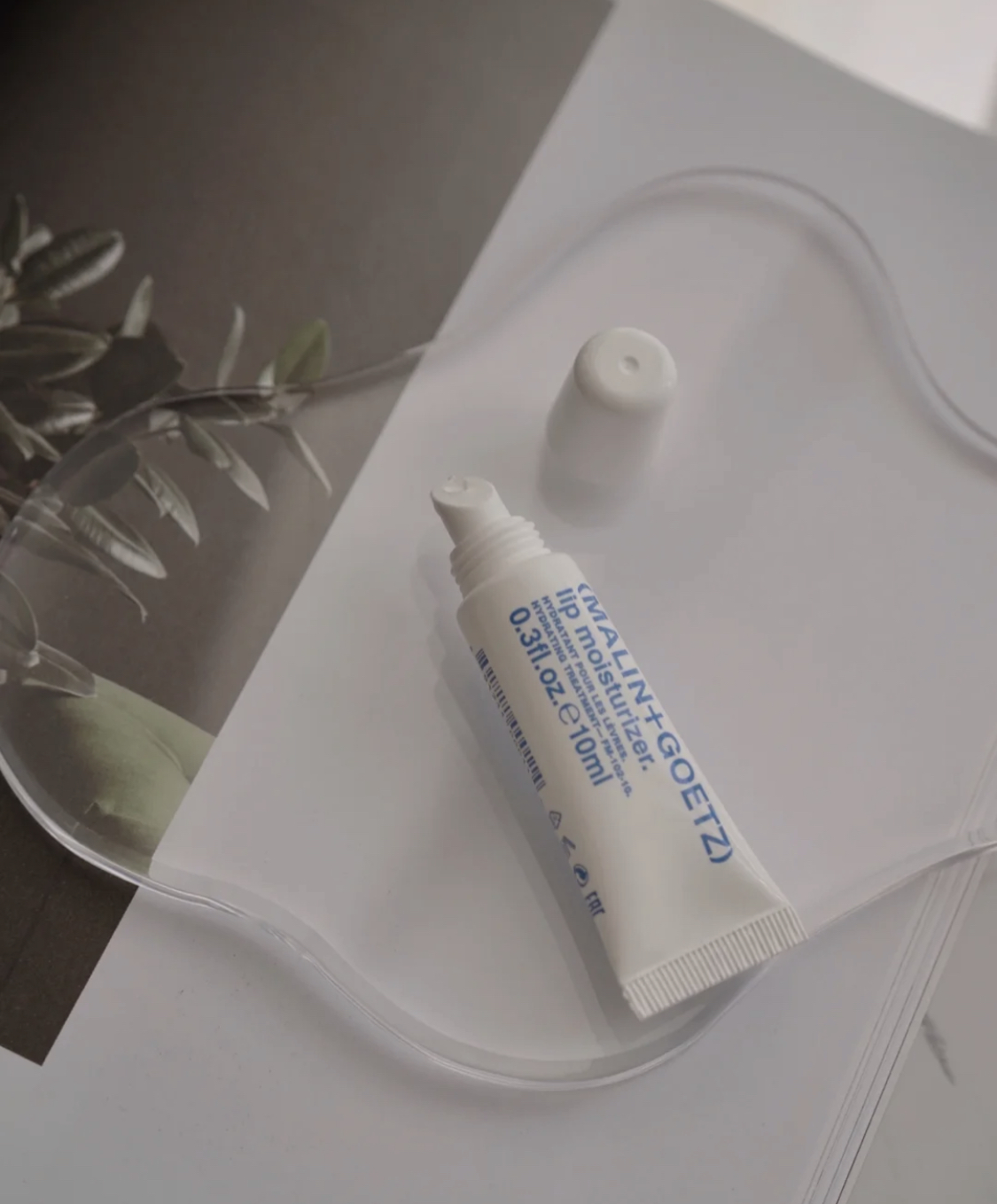 滋润橘色唇膏推荐哪款好用 (平价润唇膏去死皮滋润测评)