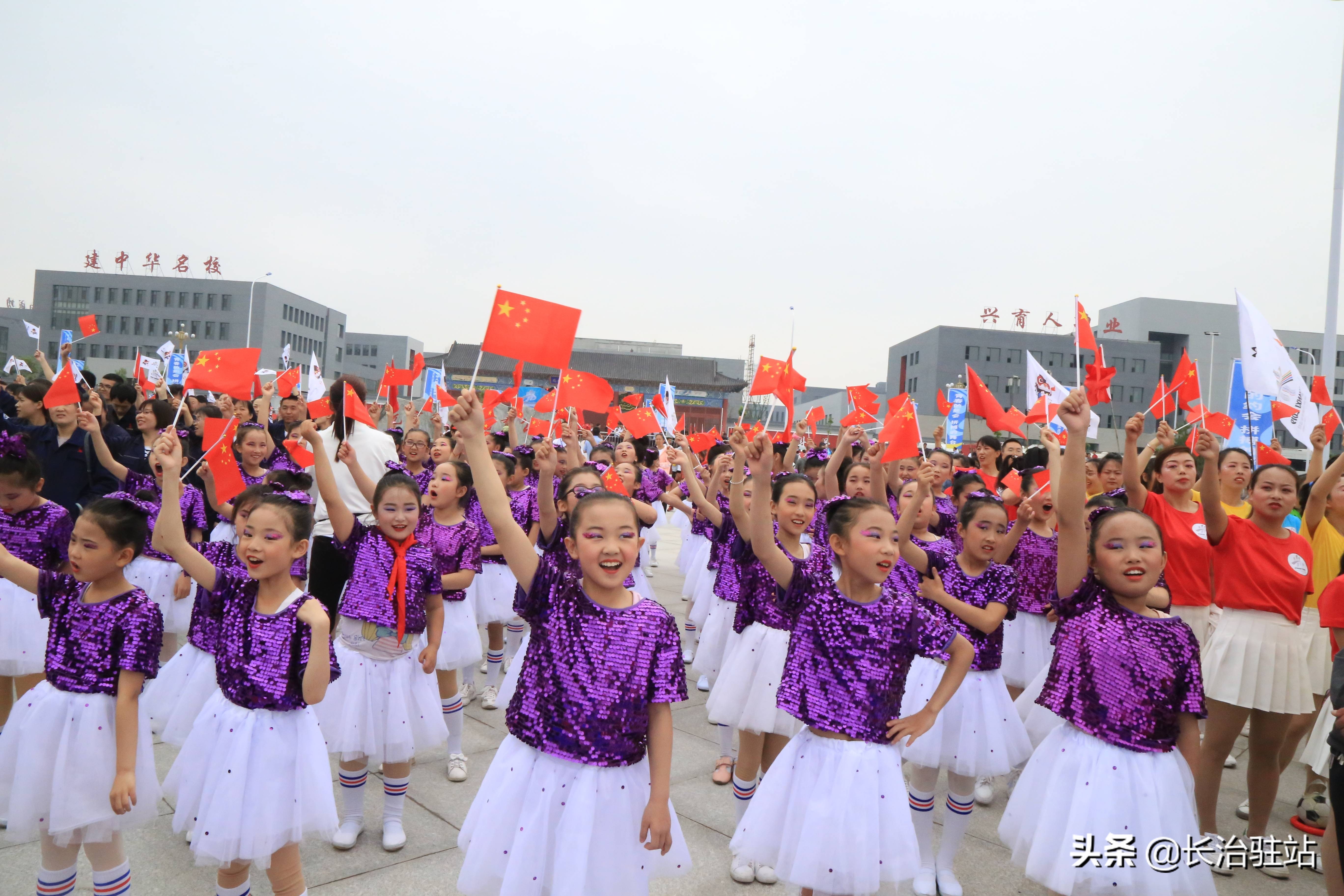 二青会实体火炬首站传递,二青会实体火炬传递完美收官