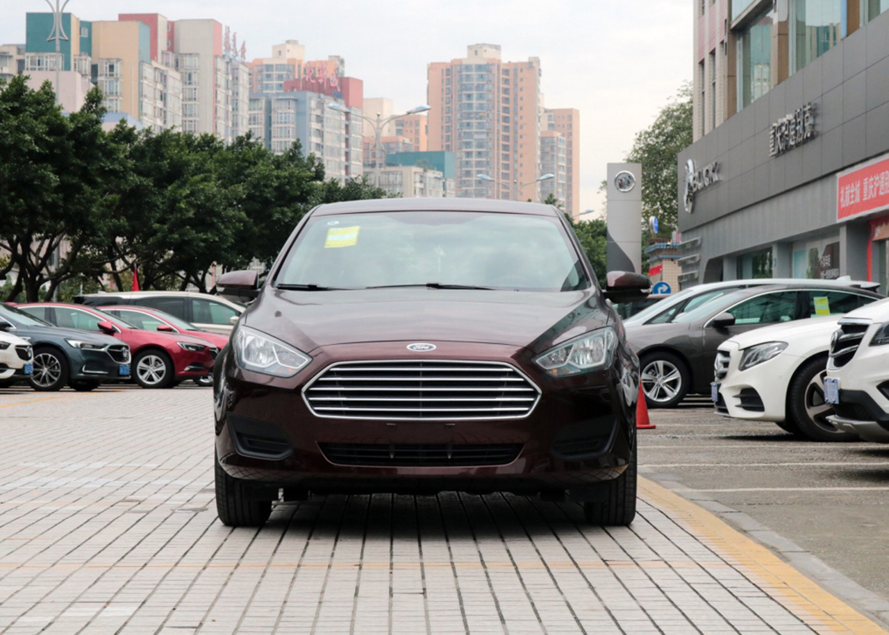 全新福特福睿斯介绍,新款福特福睿斯上市售价7万至12万