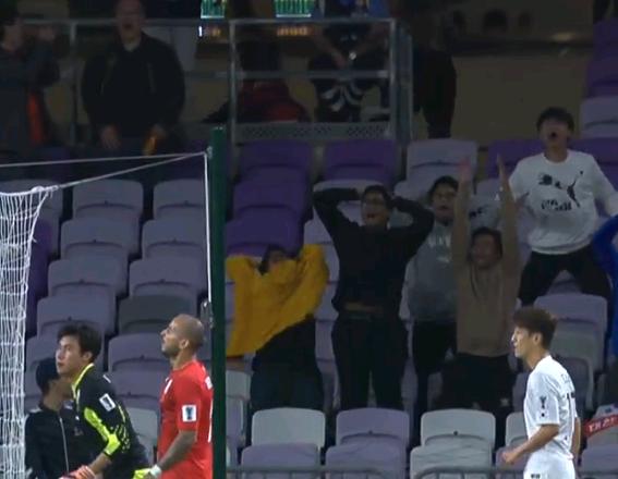 亚洲杯上半场0比2落后韩国,韩国球迷吐槽亚洲杯韩国出局