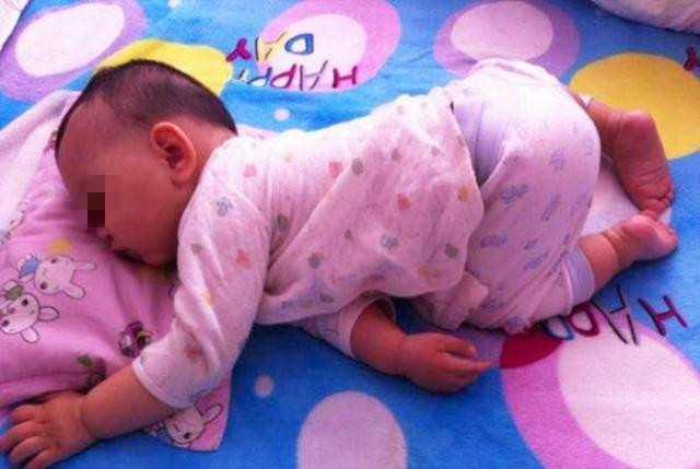 从小睡枕头会影响孩子吗,小孩睡枕头和不睡枕头的头型对比