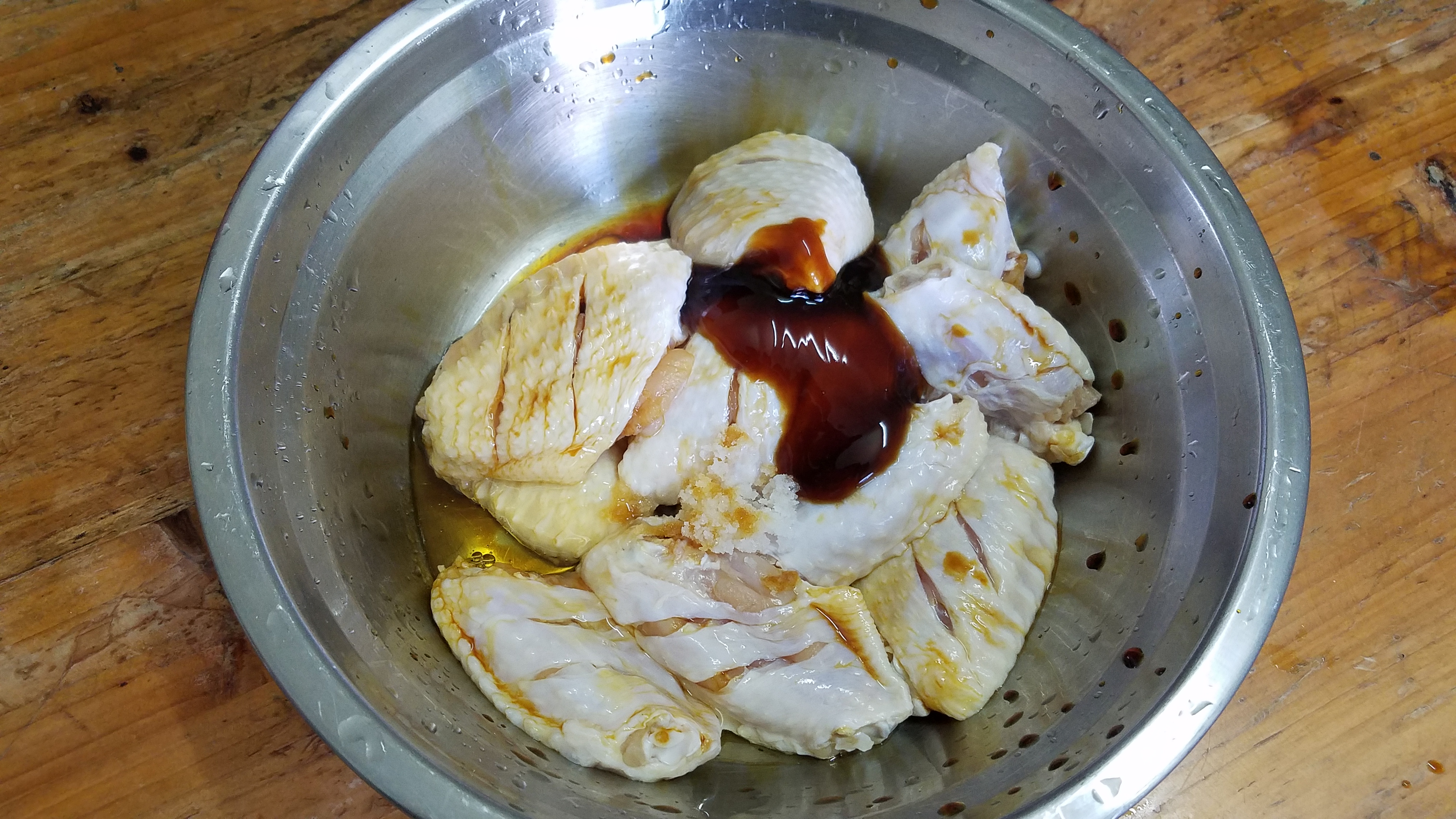 香喷喷的烤鸡奥尔良鸡翅,在家也能做香喷喷的鸡翅包饭