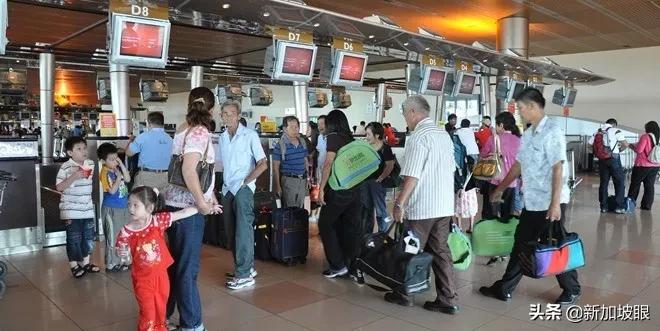 单身狗发红包“不吉利”，见人送橘子，新加坡春节规矩这么多