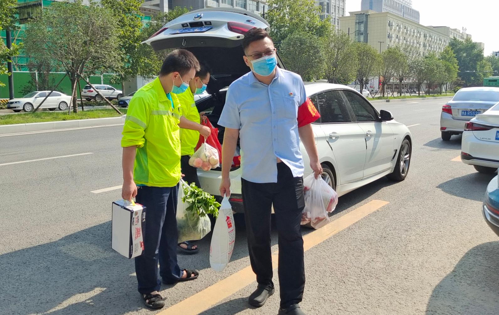 党旗在疫情防控一线高高飘扬视频,党旗在疫情防控一线高高飘扬