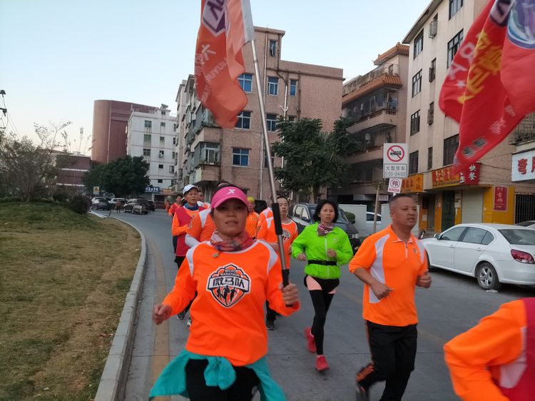 魅力深马，微马同行！六约微马助力深圳国际马拉松