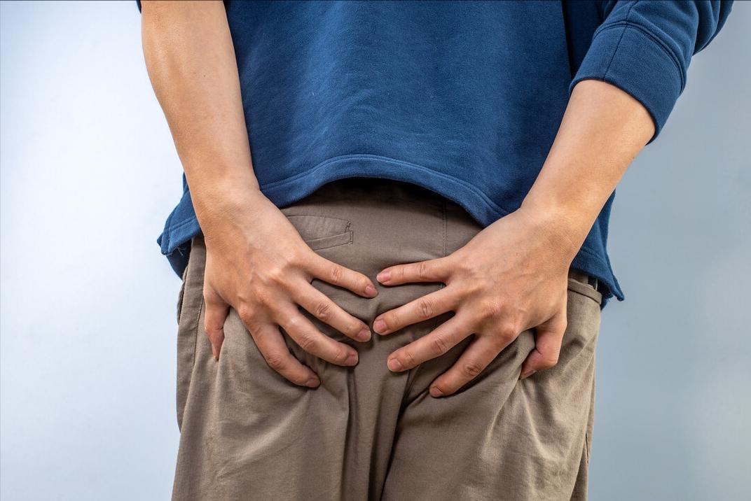 肛门有个东西脱出是痔疮还是疣体,肛门脱出来的疙瘩是痔疮还是肠癌