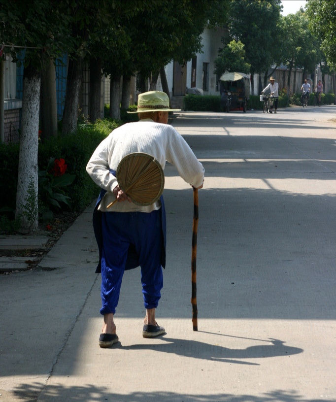 散文：乡翁杵杖骂田荒