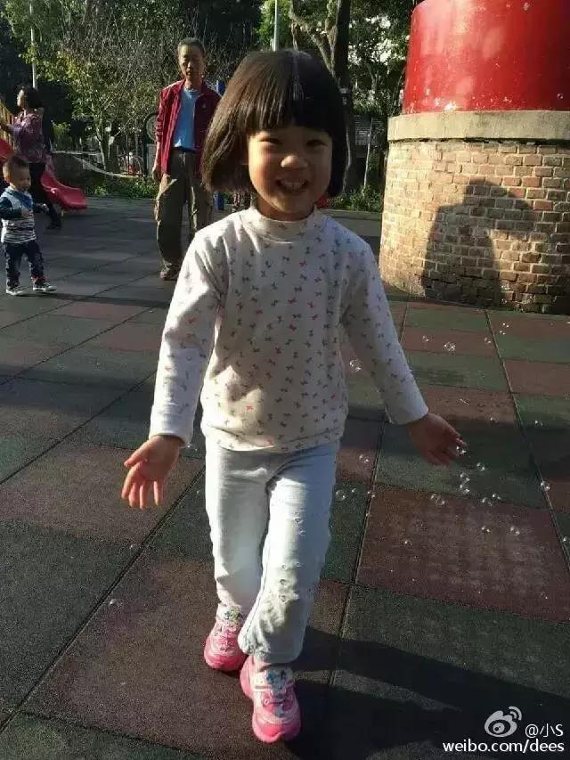 大s和小s二女儿买衣服,小s被大s吐槽