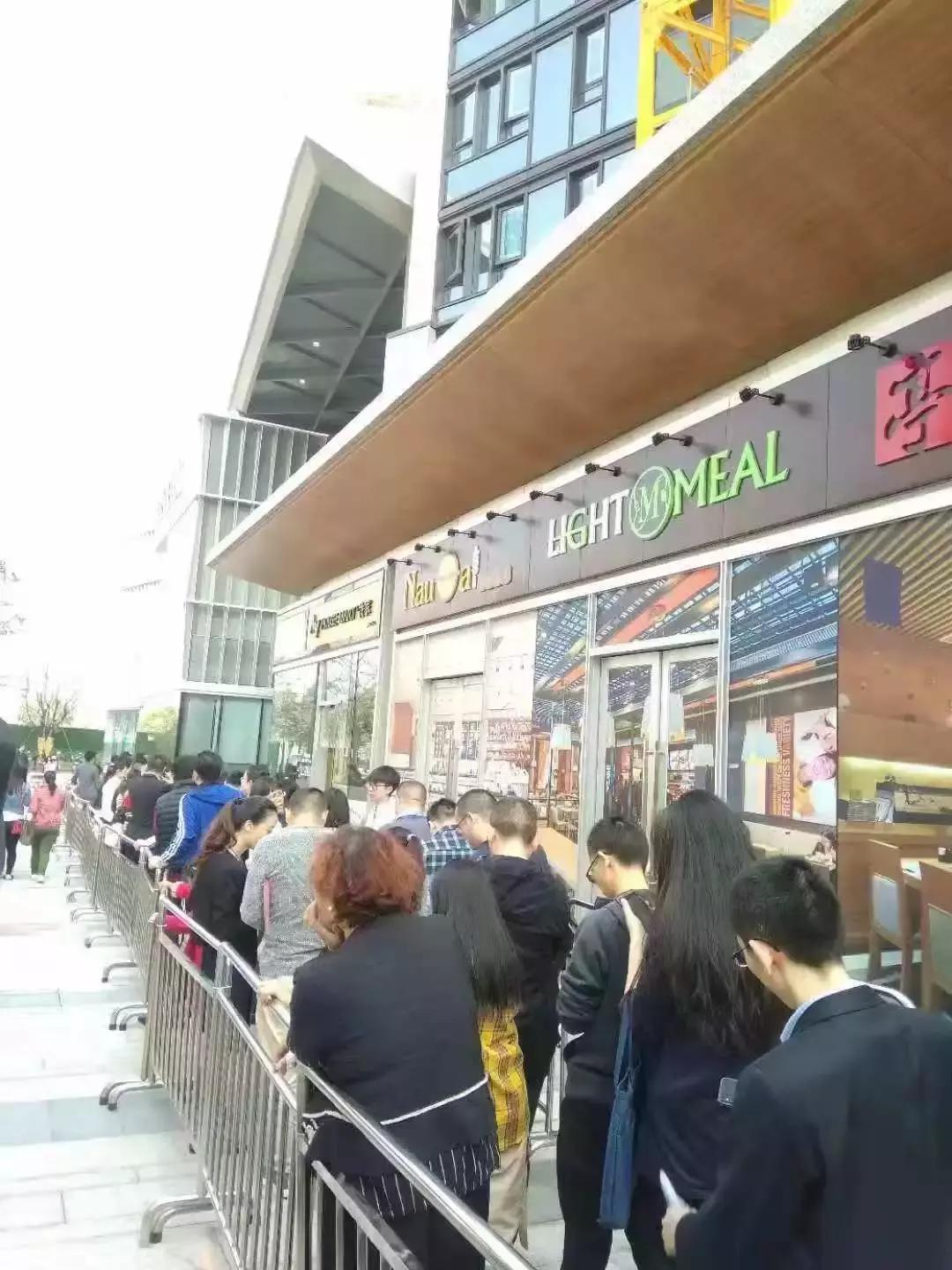 楼市火爆场面,房地产火爆活动现场