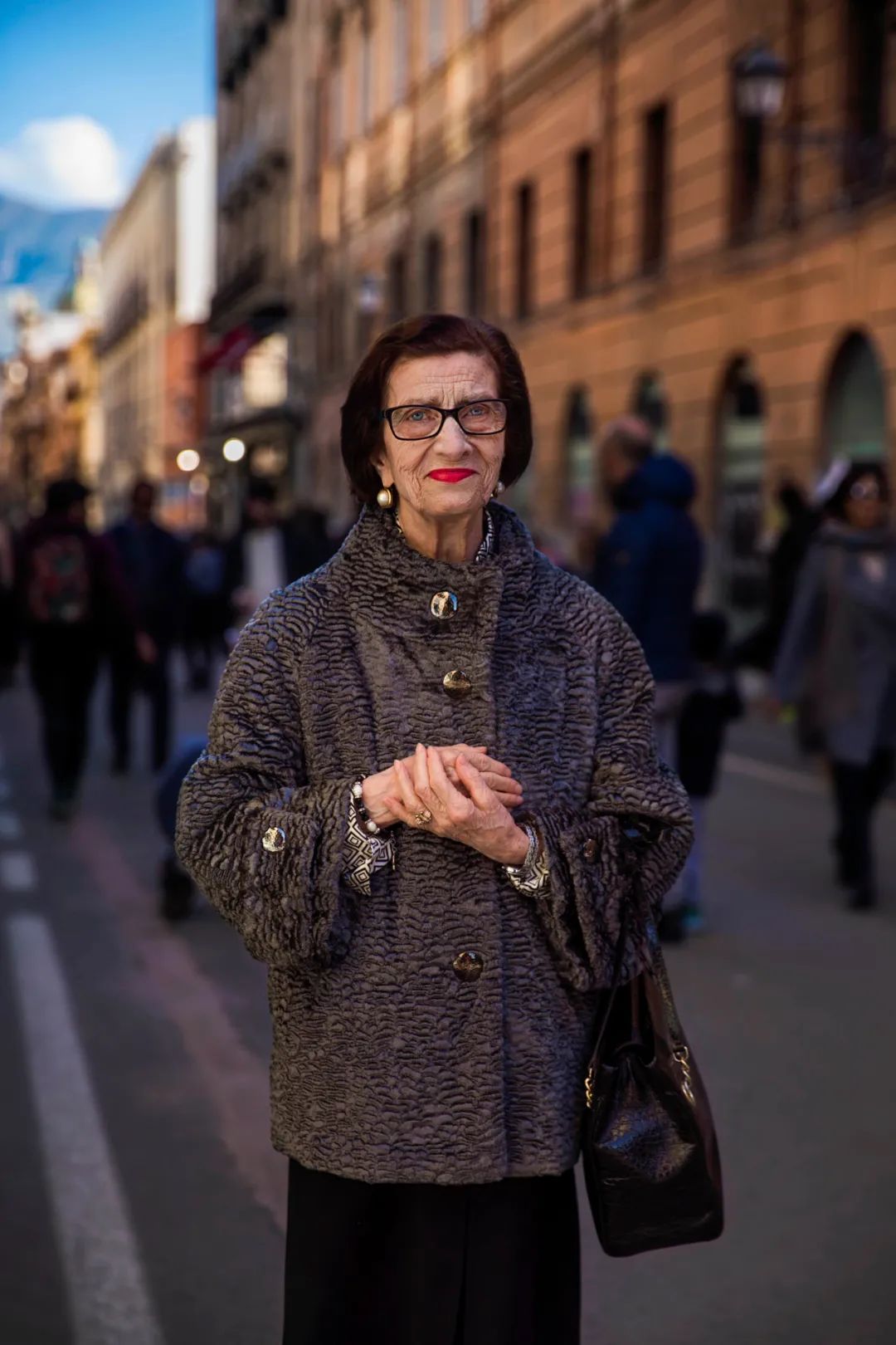 打*网破**红脸审美！她拍遍全世界的普通女孩，一个个都美到惊艳