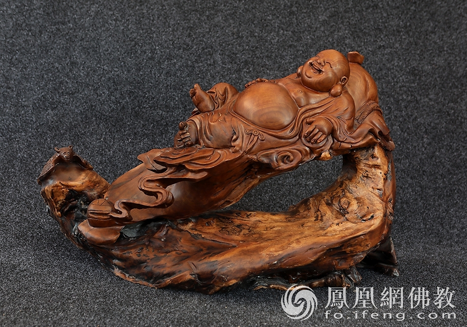桐柏山木雕博物馆弥勒佛雕像,桐柏木雕博物馆龙的雕像