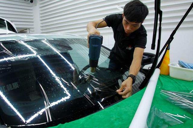 荣威ei5新款,荣威ei5智联版和豪华版有什么区别