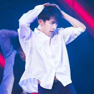 易烊千玺舞蹈客观评价,易烊千玺在韩国参加节目