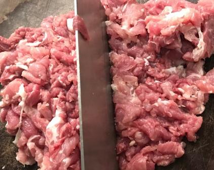 怎样调肉馅才会鲜嫩多汁,调肉馅的调料配方