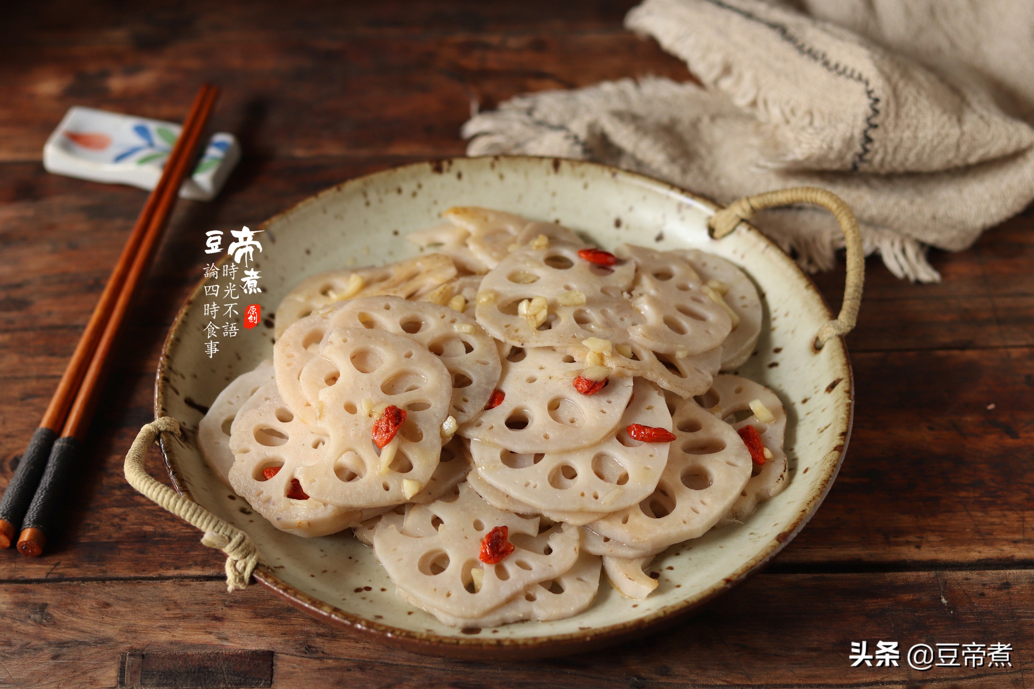 莲藕怎么炒清脆好吃,莲藕怎么样炒才不变色