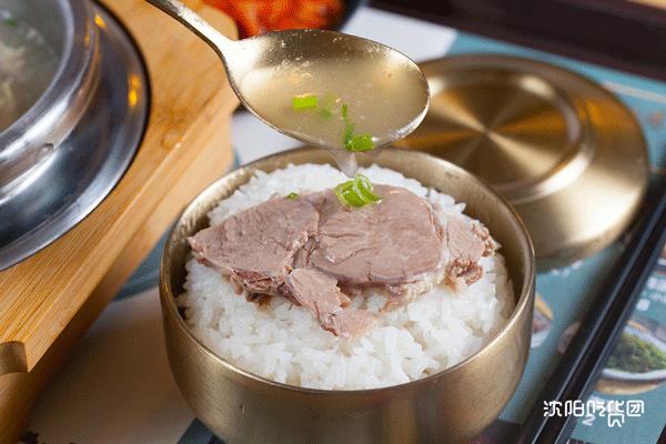 零宣传登小吃榜NO.1!这碗牛肉汤饭究竟神在哪?