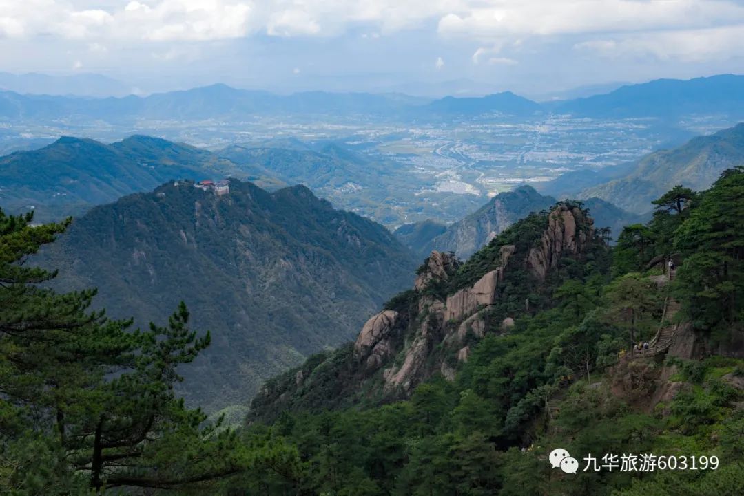 在赞美九华的人里，他们有些不一样