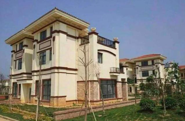 最仗义企业家:赚钱后送乡亲258套别墅,如今亏大钱却无人问津