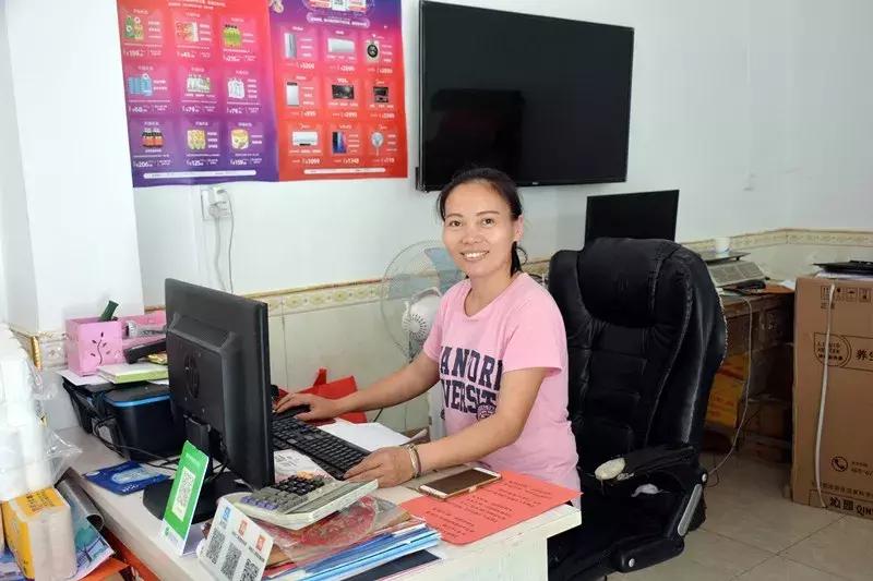 跨越磨难（我脱贫我光荣）凝聚精神力量，解除贫困魔咒