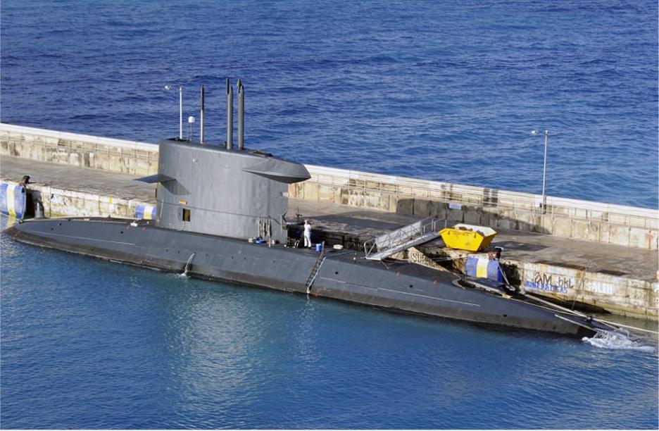 苍龙级潜艇指挥塔高度,潜艇指挥塔内部