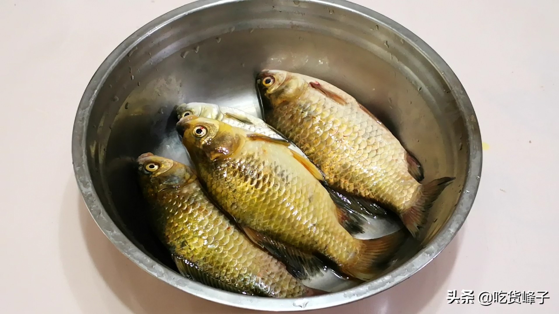 炖鱼去腥只需三种调料,炖鱼去腥的方法